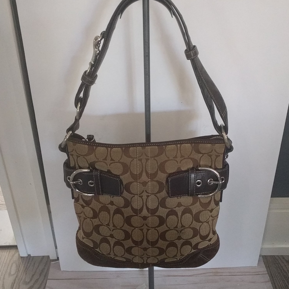 Beautiful shoulder bag by Coach 🌸🍀